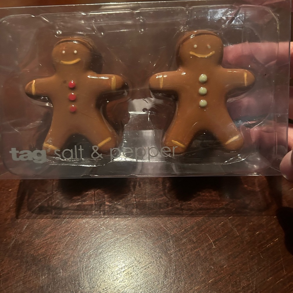 Gingerbread salt and pepper shakers